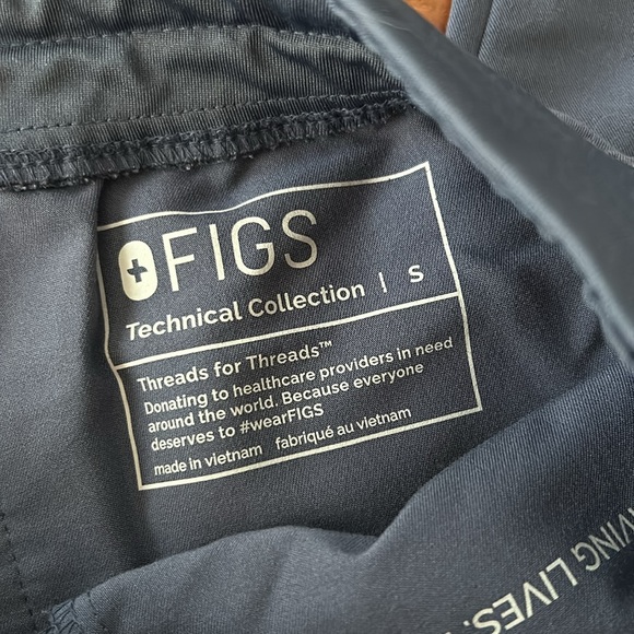 FIGS scrub set - Picture 3 of 3